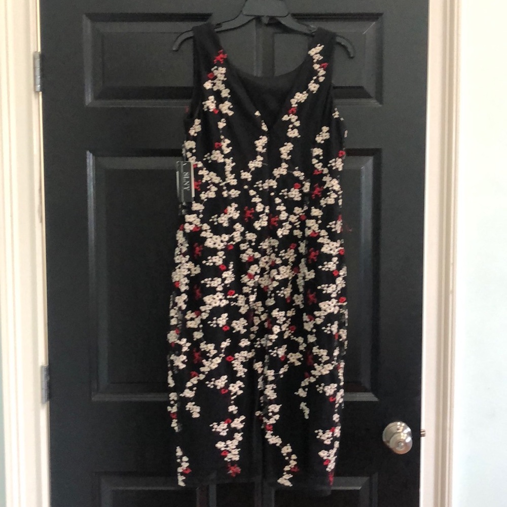 NWT women’s dress - Picture 2 of 3